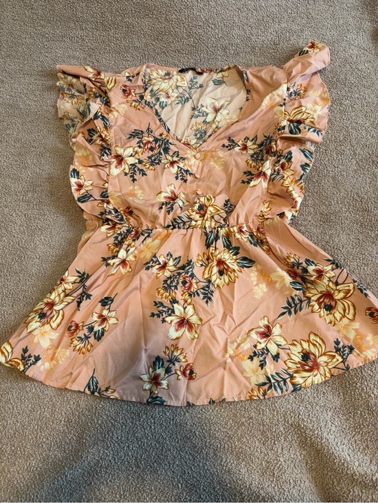 BloomChic Tops - BloomChic Women’s Floral Ruffle Sleeve Peplum Blouse Size 14-16
